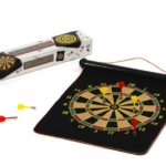 Magnetic dart game